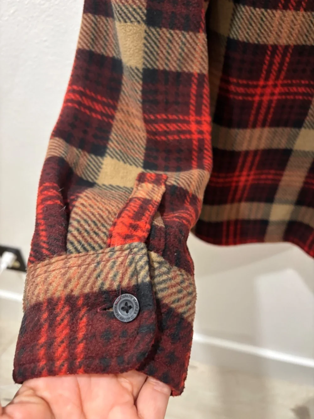 Hawke & Co Plaid Sherpa Lined Flannel Jacket Mens Med Black Red Tan Heavy Warm